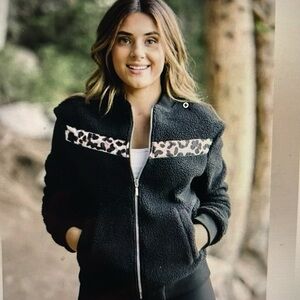 Zyia Leopard Print Flying V Teddy Fleece Jacket w/ Pockets Black Size Medium